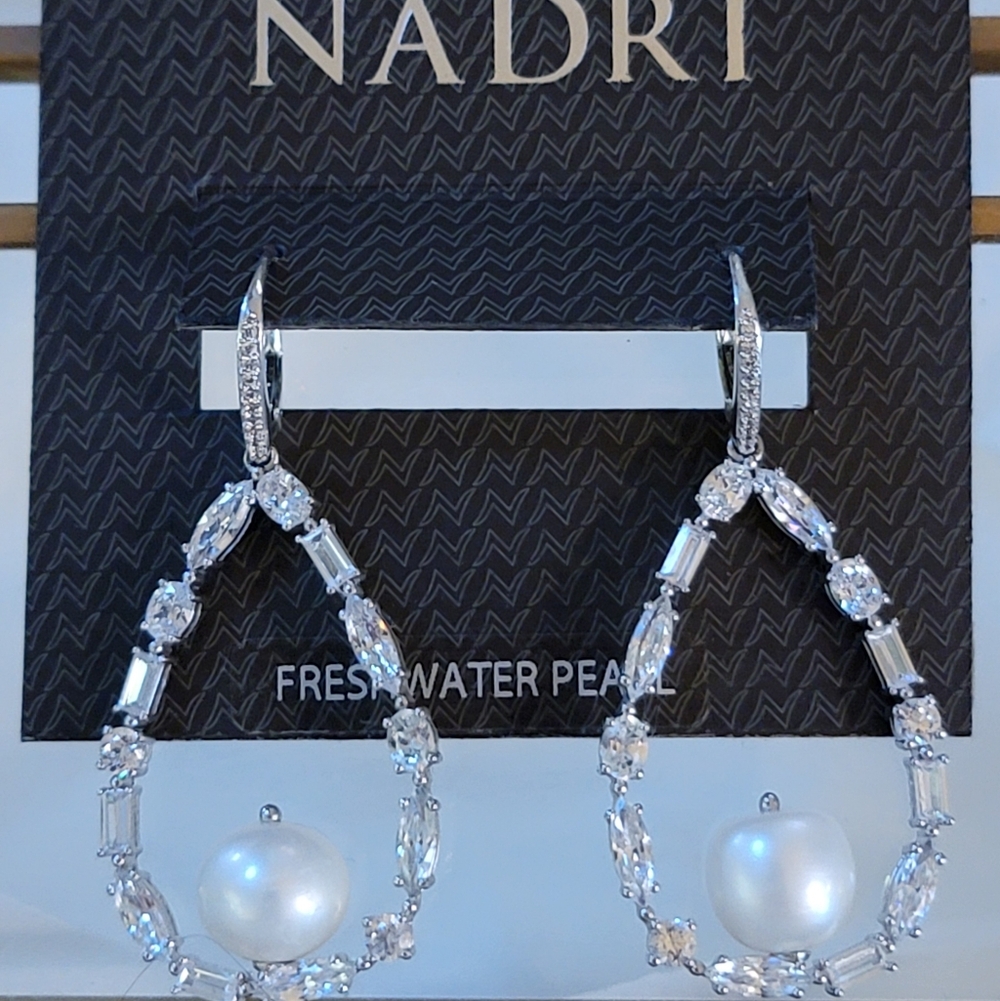 NADRI RHODIUM PLATED CULTURED PEARL CHANDELIER STATEMENT EARRINGS BNWT - Picture 3 of 5